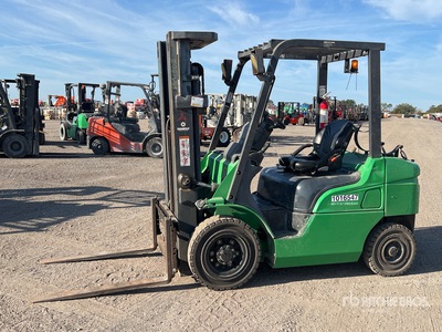 2017 Mitsubishi FG25NGLP 4500 lb Pneumatic Tire رافعة شوكية