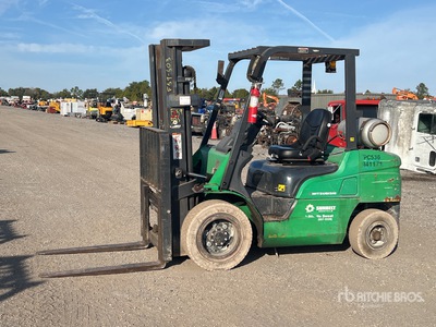 2016 Mitsubishi FG30NGLE 5500 lb رافعة شوكية