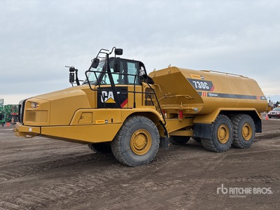 2015 Cat 730C 6000 gal 6x6 Camion-citerne à eau articulé
