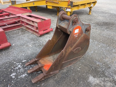 Strickland 24 in Digging Bucket