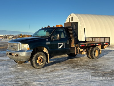 2002 Ford F-350 XLT 4x4 Ciężarówka z płaską platformą