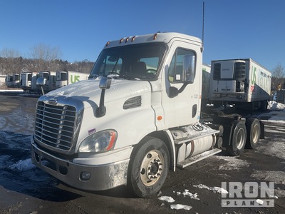 2013 Freightliner Cascadia 113 6x4 T/A Day Cab Truck Tractor