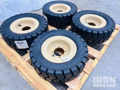 Quantity (4) 19x6.50-10 Pneumatic Tires w/ Rim إطارات المعدات