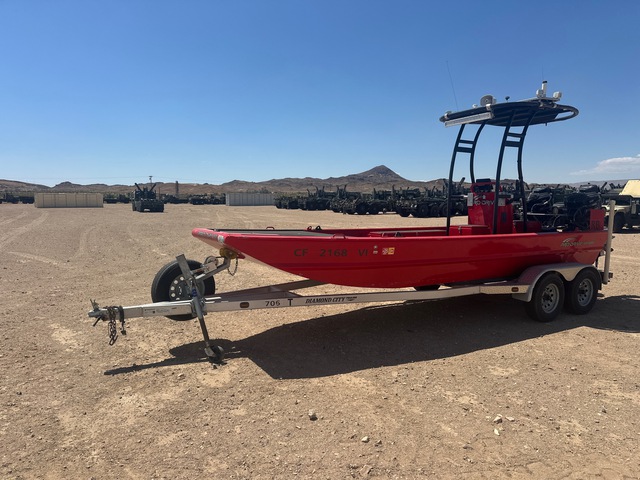 Pro-Drive SBX Series Center Console Boat w/2016 Diamond City Angler 2060 Trailer