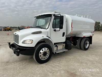 2018 Freightliner M2 106 4x2 Camion cisterna de agua