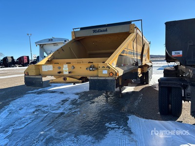 2004 Midland MC2000 38 ft Tri/A Belly Dump Trailer