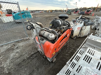 2015 Husqvarna FS7000 Scie à béton à contrôle arrière