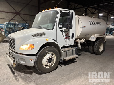 2015 Freightliner M2106 2000 gal 4x2 Camion à eau