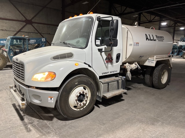 2015 Freightliner Business Class M2 2000 gal 4x2 Water Truck