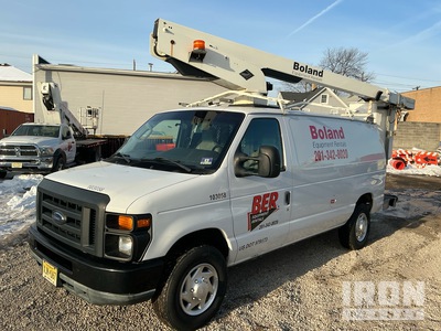 2013 Versalift VANTEL29N-01 29 ft on 2013 Ford XL 4x2 Bucket Truck