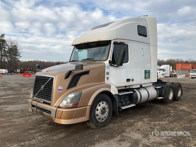 2014 Volvo VNL670 6x4 Cabeza Tractora Cabina Dormitorio