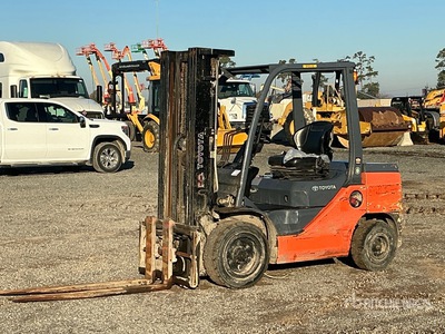 2021 Toyota 8FDU30-DS 5550 lb Pneumatic Tire Forklift