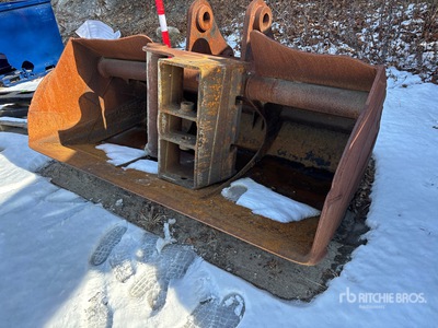 96 in Cleanup Excavator Bucket - Fits Cat 330