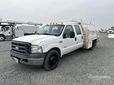 2006 Ford F-350 XL Flatbed Truck