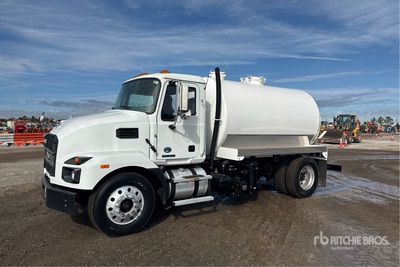 National Vacuum Equipment 607 on 2021 Mack MD 4x2 صهريج شفاط