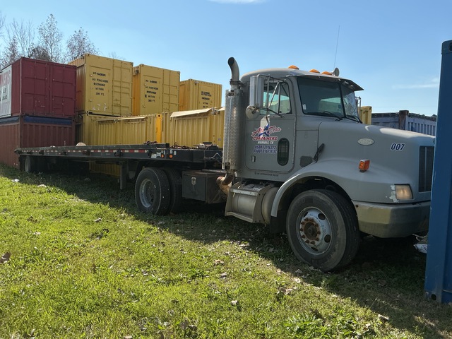 1999 Peterbilt 330 4x2 S/A Day Cab Truck Tractor