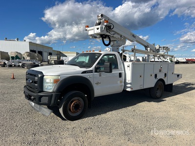 Altec AT235P 35 ft on 2016 Ford F-550 XL 4x2 バケツトラック