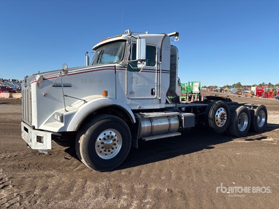 2014 Kenworth T800 Tri/A Day Cab Truck Tractor