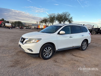 2013 Nissan Pathfinder 2WD SUV