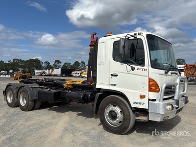 2008 Hino FM 2627 6x4 Camion à système de levage à crochet