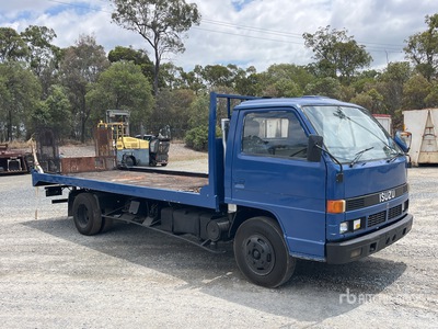 1989 Isuzu 4x2 Autocarro cassone fisso (Inoperable)