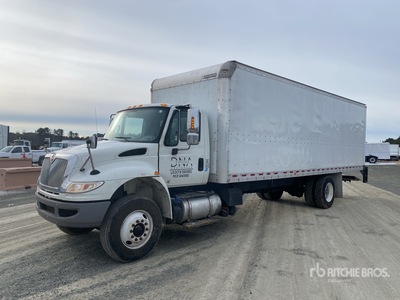 2019 International 4300 4x2 Furgoneta caja cerrada