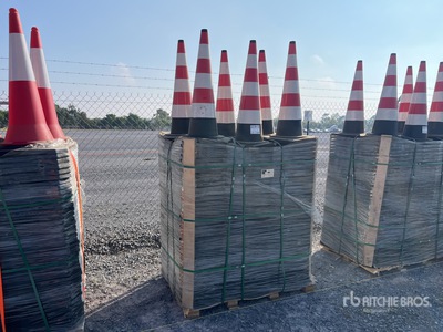 Quantity of (220) 2025 TL C-90 Lote de Conos de Trafico (Sin Usar) / Coni per segnalazioni stradali (Unused)