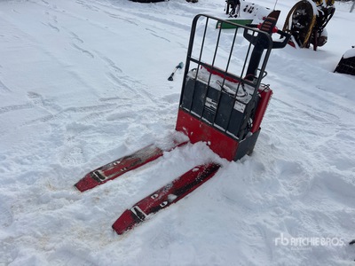1999 Raymond 101T-F40L Electric Pallet Jack
