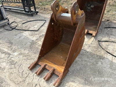 Cepco 30 in Digging Excavator Bucket