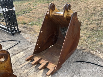 36 in Digging Excavator Bucket