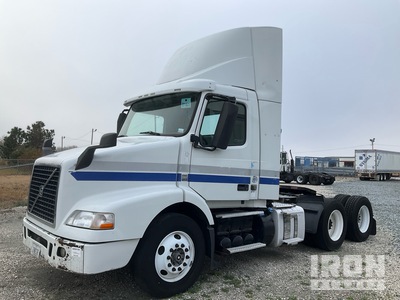 2015 Volvo VNR64T 6x4 Cabeza Tractora Cabina Corta (Inoperable)