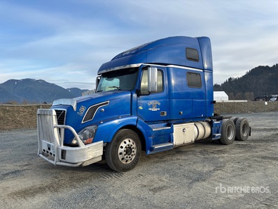 2010 Volvo VNL 6x4 Cabina con cuccetta per trattore stradale