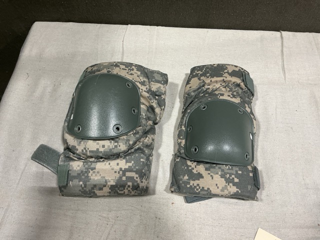 (39) Pairs of Knee Pads