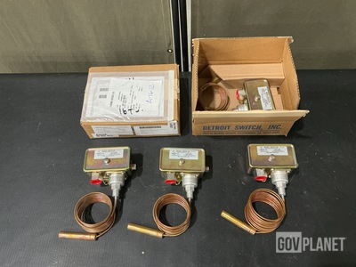 (5) Detroit Switch 222-10NL2221679 Thermostatic Switches