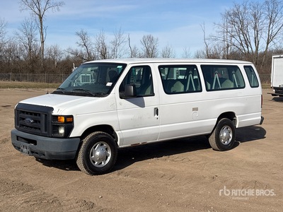 2013 Ford E-350 8 Fourgonnette de passagers