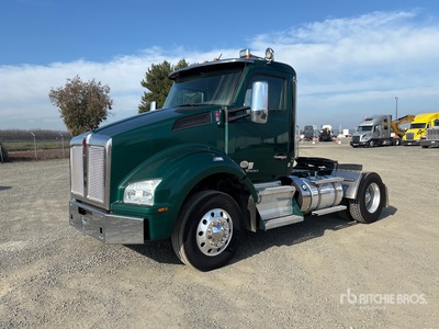 2018 Kenworth T880 4x2 S/A Day Cab Truck Tractor