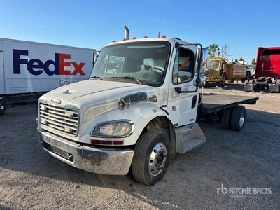 2010 Freightliner M2 106 4x2 Camión Caja Abierta