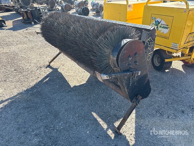 80 in 3-Point Broom Attachment 清掃車