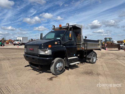 2007 GMC C5500 4x4 Camión con pala para nieve