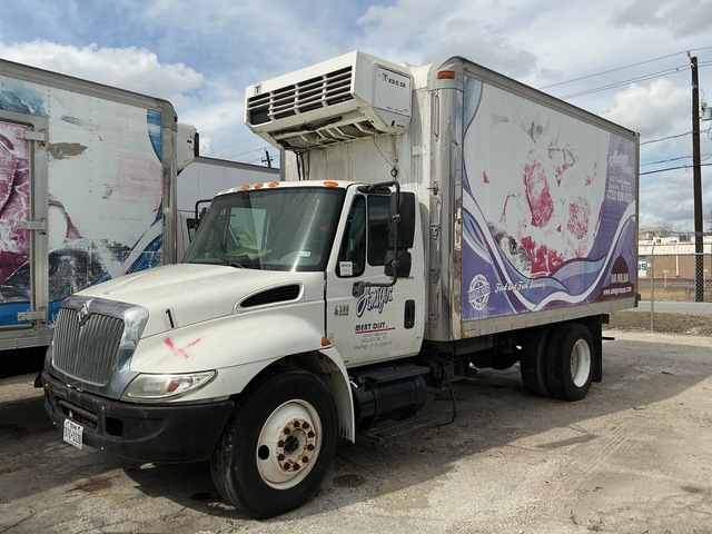 2003 International 4300 4x2 Refrigerated Truck