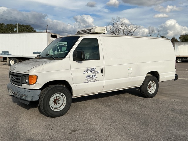 2005 Ford E-350 4x2 Refrigerated Van
