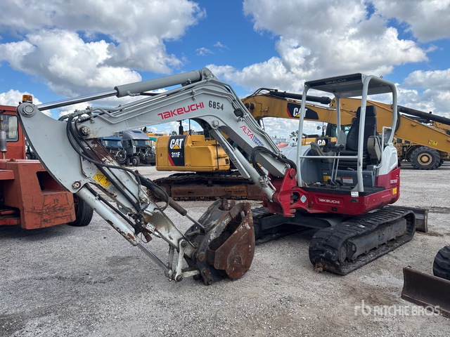 2022 Takeuchi TB260 Mini Excavator