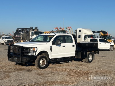 2022 Ford F-350 XL 4x4 Crew Cab Flatbed Truck
