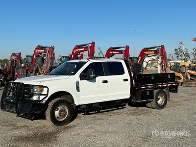 2022 Ford F-350 4x4 Crew Cab Flatbed Truck