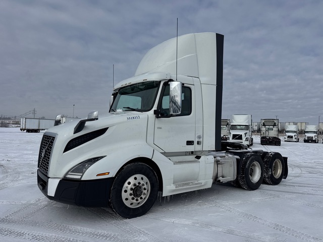 2018 Volvo VNL300 6x4 T/A Day Cab Truck Tractor