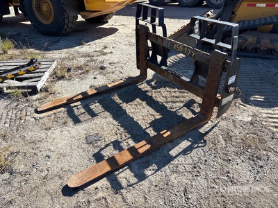 John Deere 59 in Skid Steer Forks