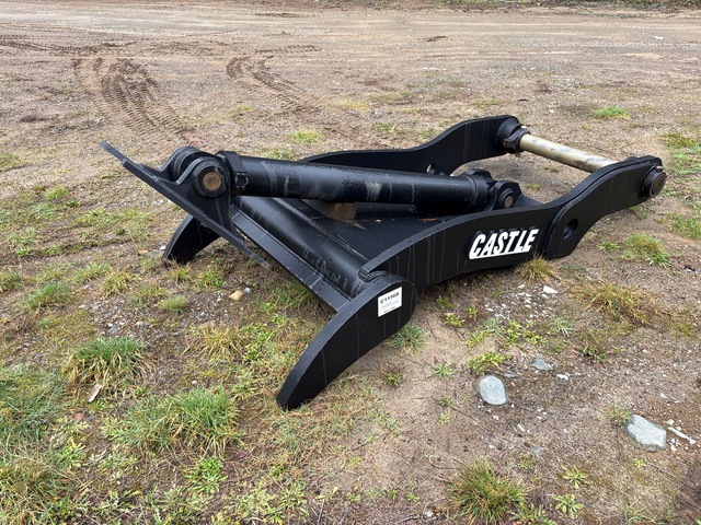 Castle  55 in Hydraulic Excavator Thumb - Fits Cat 374 (Unused)