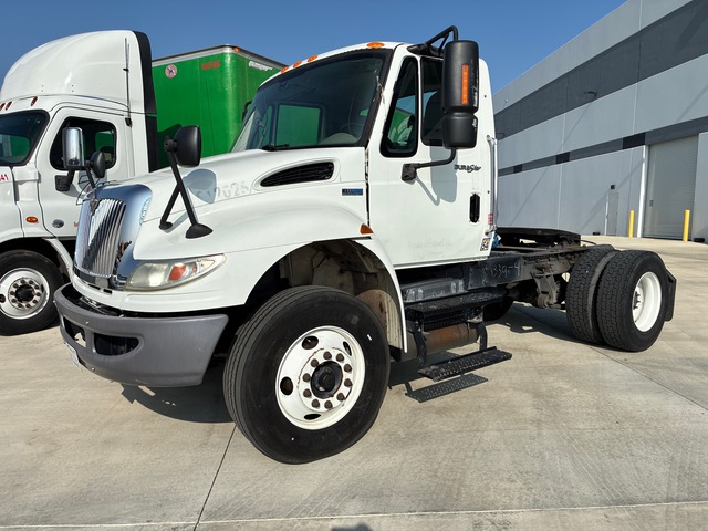2013 International 4400 4x2 S/A Day Cab Truck Tractor