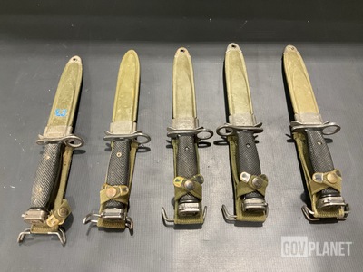 (86) Bayonet Knives w/Scabbards