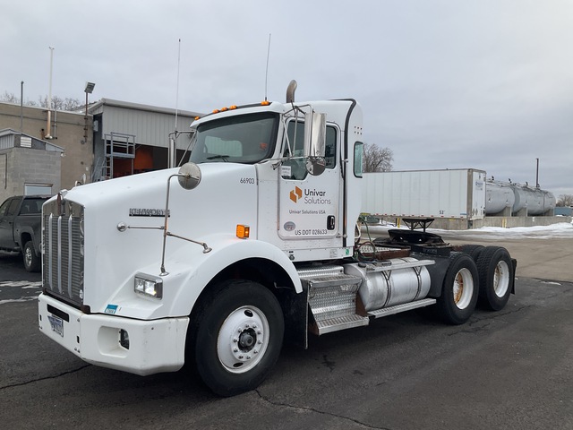 2010 Kenworth T800 6x4 T/A Day Cab Truck Tractor